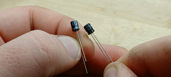 Comparing the positive and negative sides on capacitors