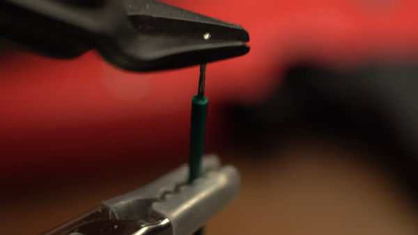 clipping a tinned wire for a flat end