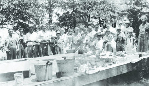 The scene at a backyard barbecue at Big Bob Gibson's Decatur residence in the mid-1920s. 