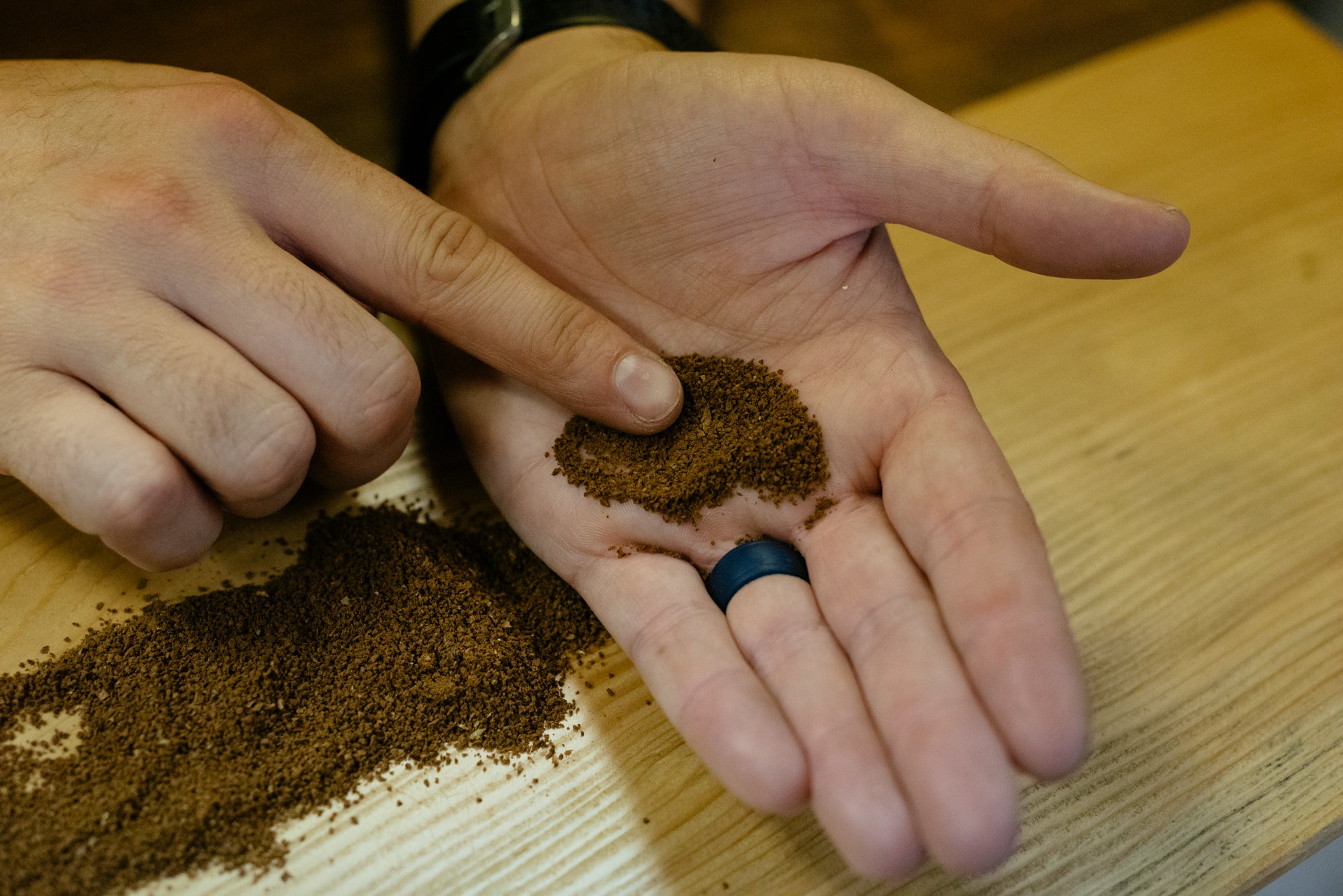 Showing Grind Size in Hand