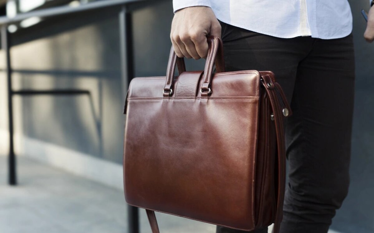 Comment porter un attaché case pour homme