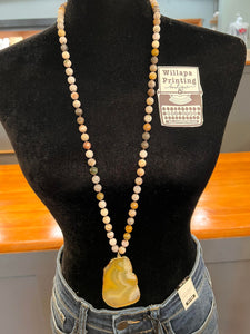 PENDANT NECKLACE WITH GOLD STONE AND NATURAL BEADS 59383