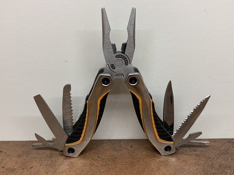 13 Multi Tool with Pouch
