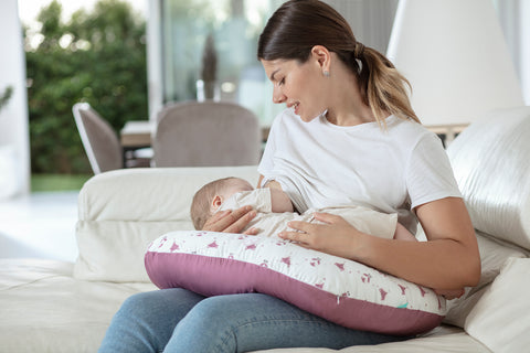 Cojín de embarazo y lactancia. Para qué sirve y cómo usarlo