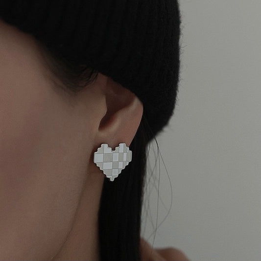 Checkerboard Design Heart Stud Earrings