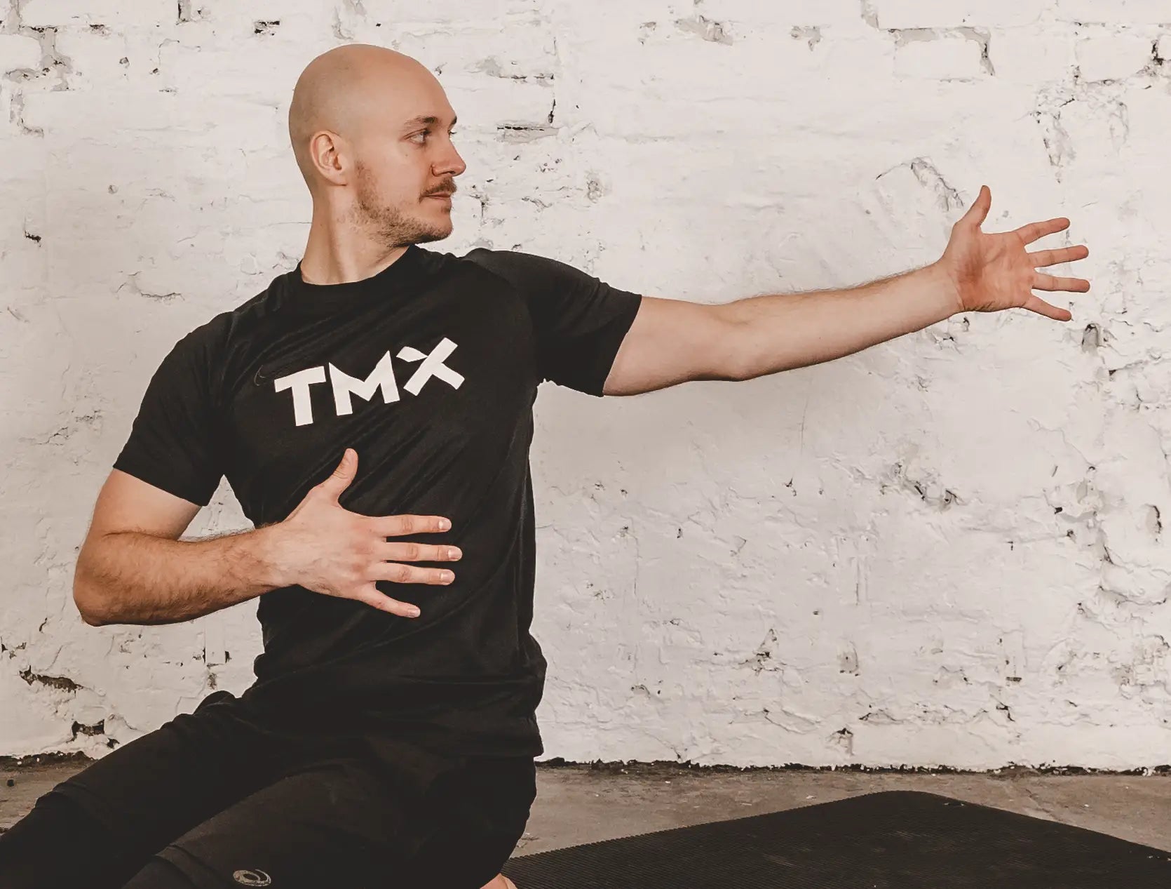 Übungen gegen seitliche Brustmuskelschmerzen mit TMX