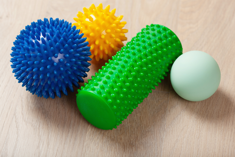 massage balls of different colors and types