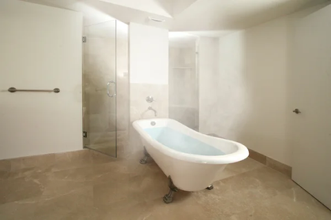 big bathtub in big bathroom