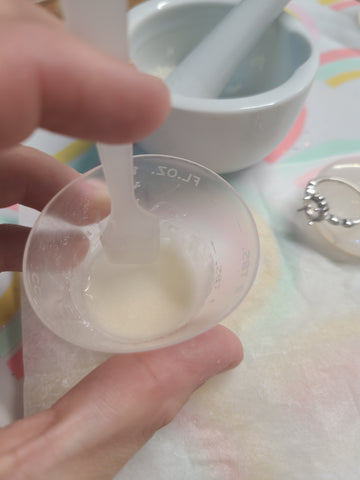 Breastmilk resin mix - Making Breast Milk Jewelry