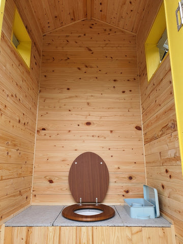 Compost loo with urine diverter 