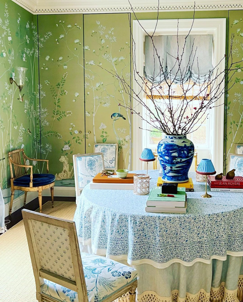 green chinoiserie dining room with ginger jar