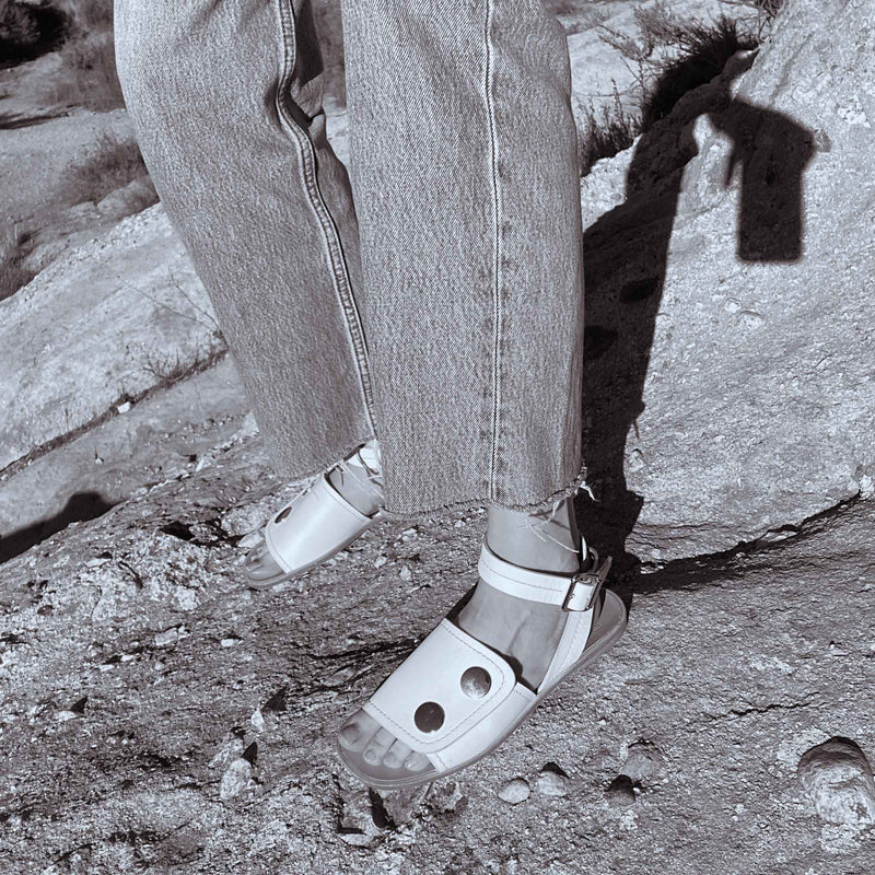 Pierrette Flat Sandals in White – LOU.EARL