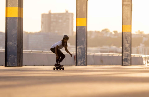 How to ride the electric skateboard