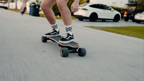 How to ride the electric skateboard