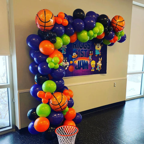 Space Jam inspired balloon garland