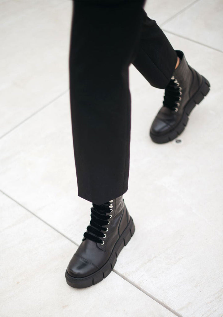 alohas combat boots