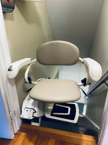 Stairlift Harmar SL300 Pinnacle Stairlift