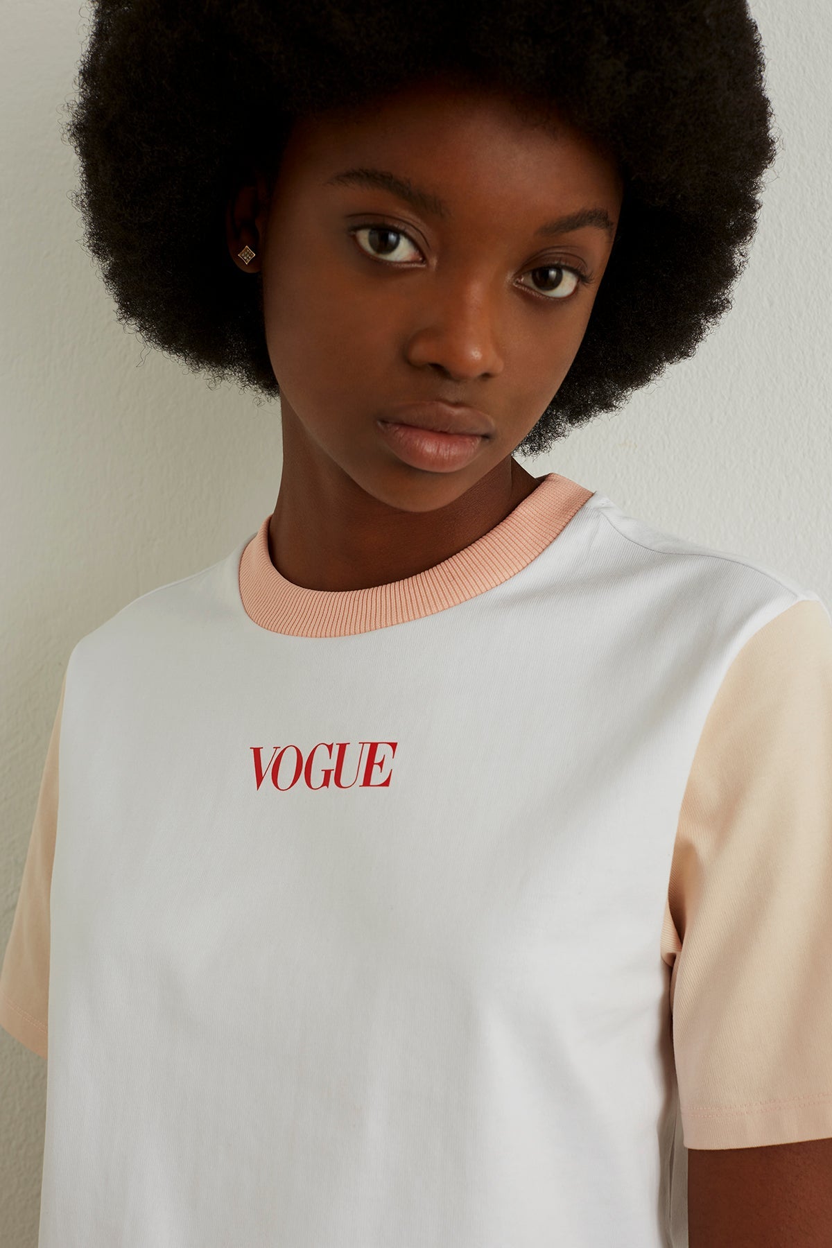 VOGUE Retro T-Shirt in Two-Tone with Red Logo