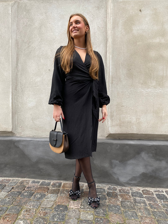 Neo Noir Onassis wrap-dress – EDIE