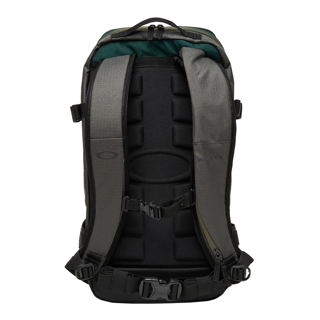 Oakley Peak RC 18L Backpack | Balmoral Boards