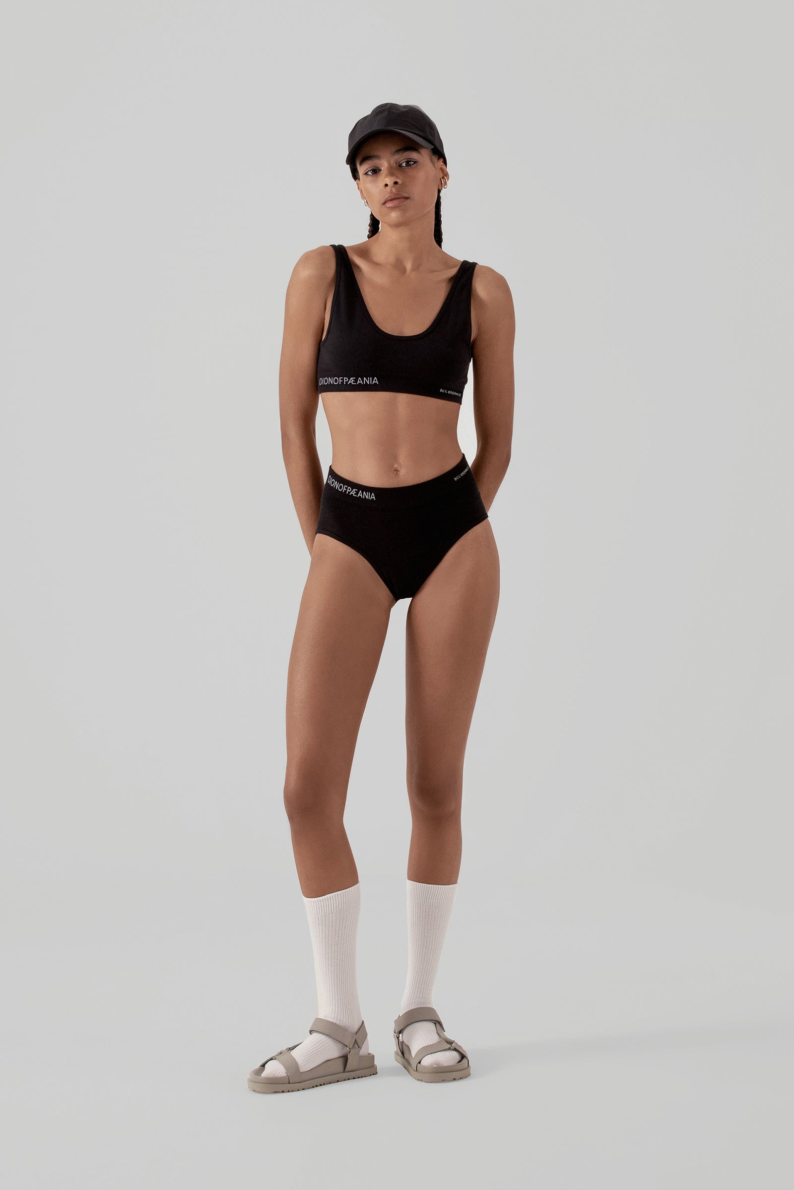 THE SEAMLESS ESSENTIAL BRALETTE TOP - BLACK - Dion of Paeania