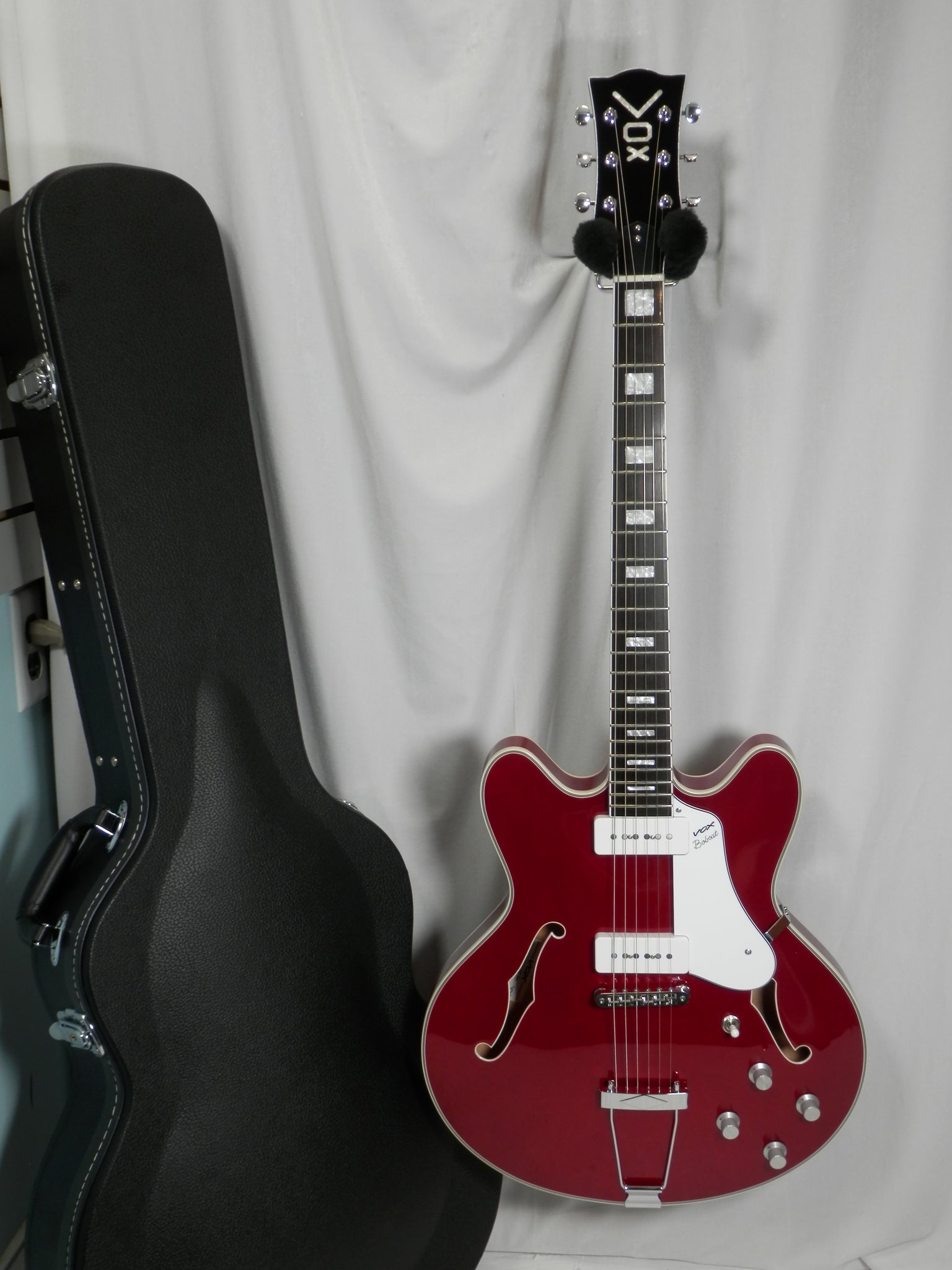 Vox Bobcat V90 Cherry Red Semi-Hollow Electric with case – Al