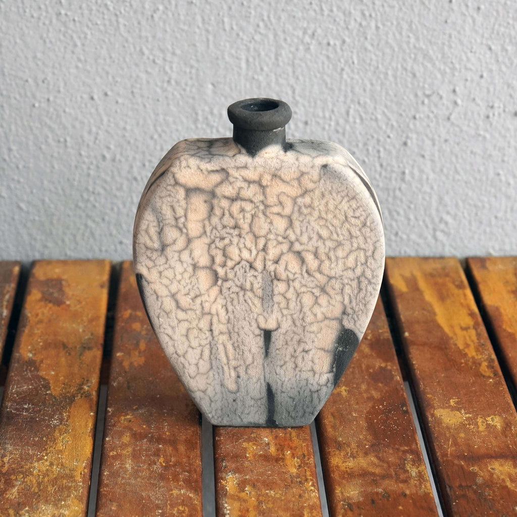 RAAQUU Nozomu raku fired pottery vase