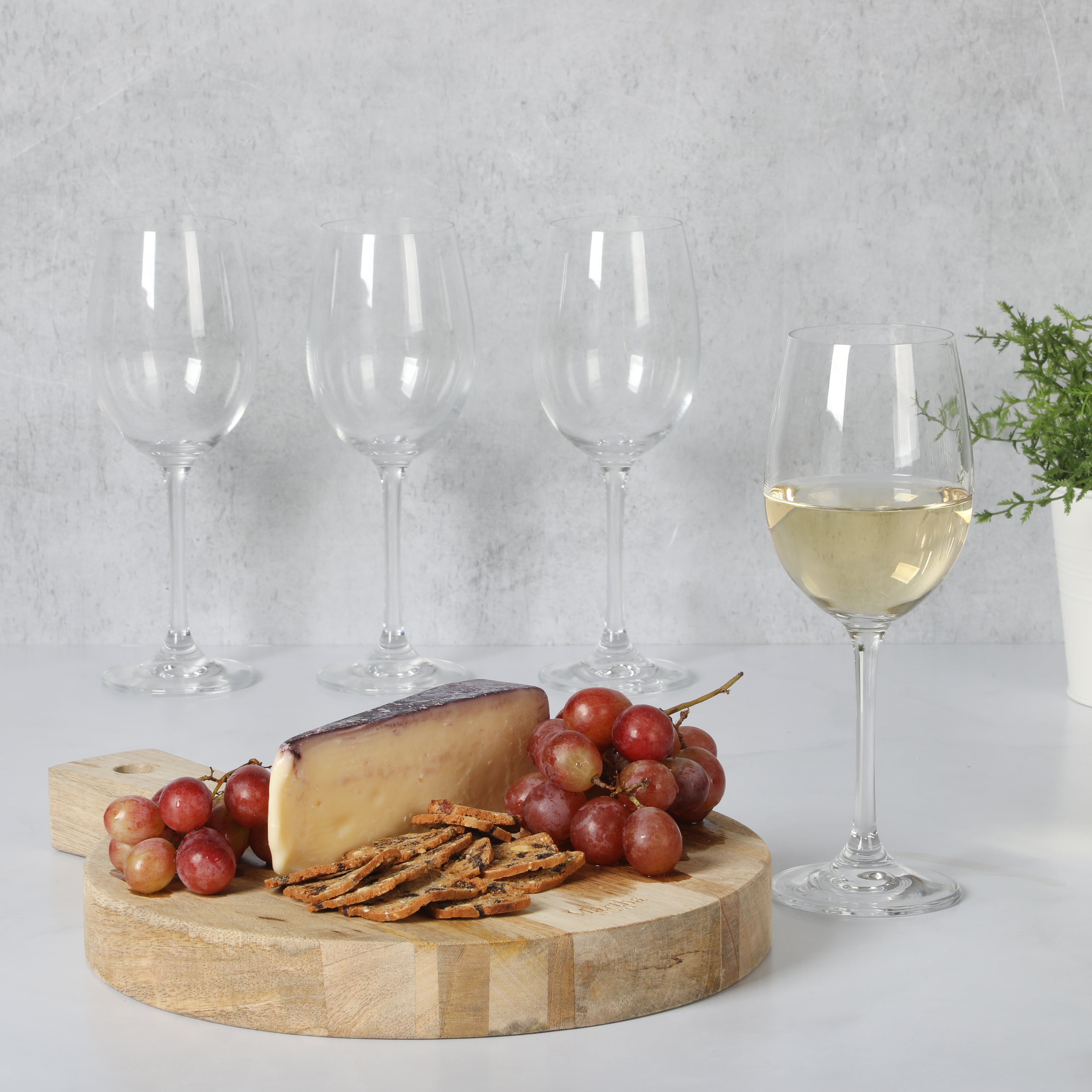 https://cdn.shopify.com/s/files/1/0502/3927/5160/files/142072.04R-MSTVIVICA4PK14OZSTEMMEDWHITEWINEGLASSSET-CLEAR-MACHINEMADE-PA105933-003.jpg?v=1699493835&width=4320