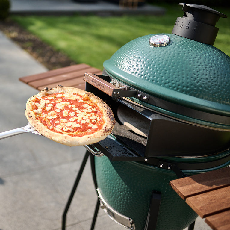 How to Cook a Delicious Pizza on your Kamado Grill
