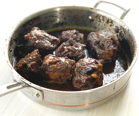 Oxtail in a pan