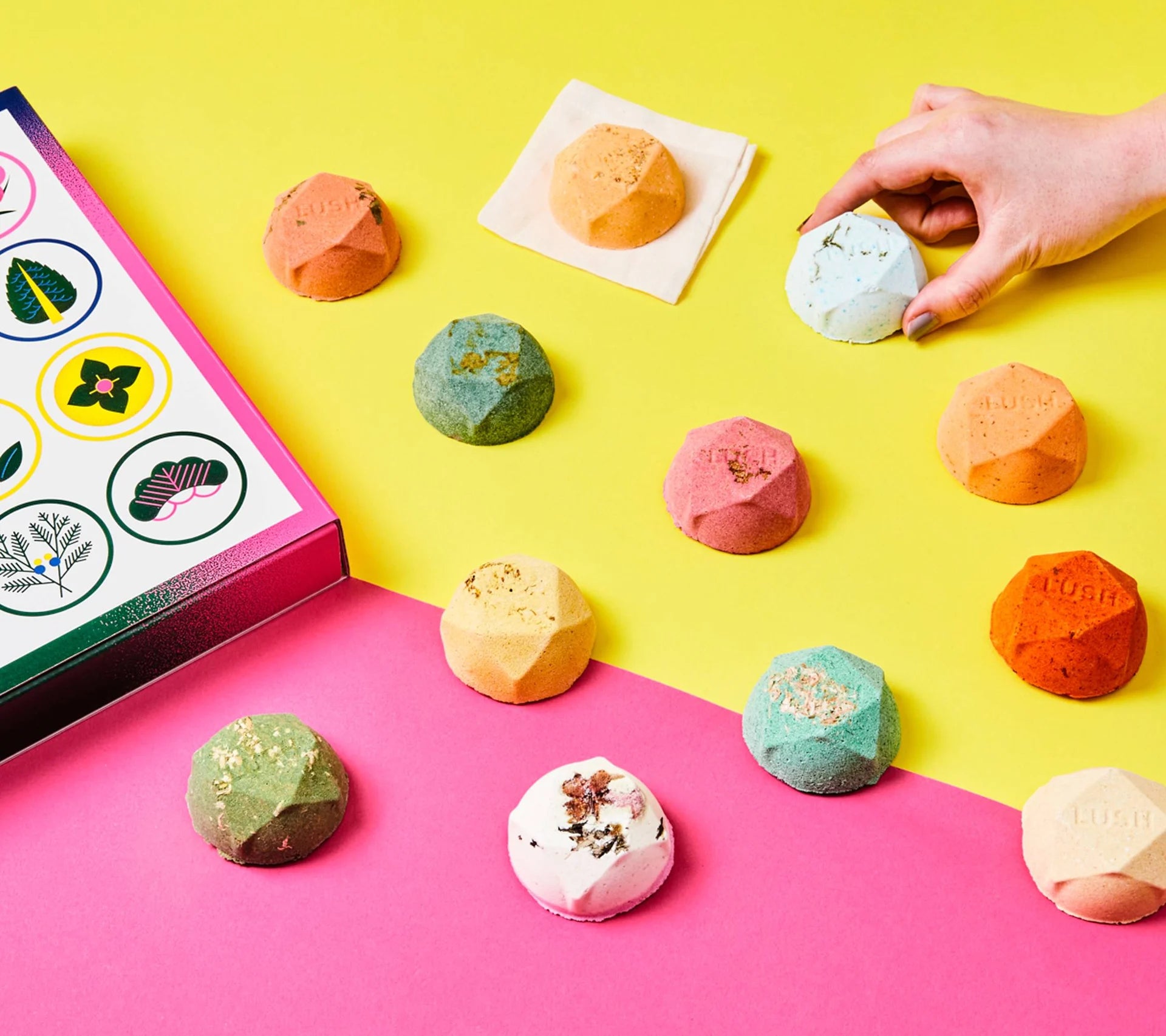 LUSH 四季の一服 バスボムギフト（公式画像）