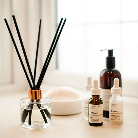 Reed diffuser and aromatherapy essential oils