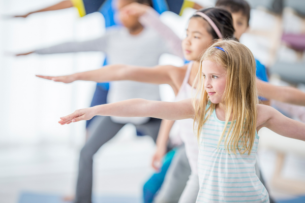 niño niña yoga rainbow kids teacher training español