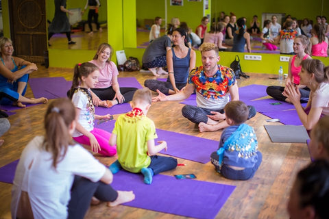 plan de estudios Nivel 1, Formación de profesores de yoga para niños en línea Rainbow Yoga Training