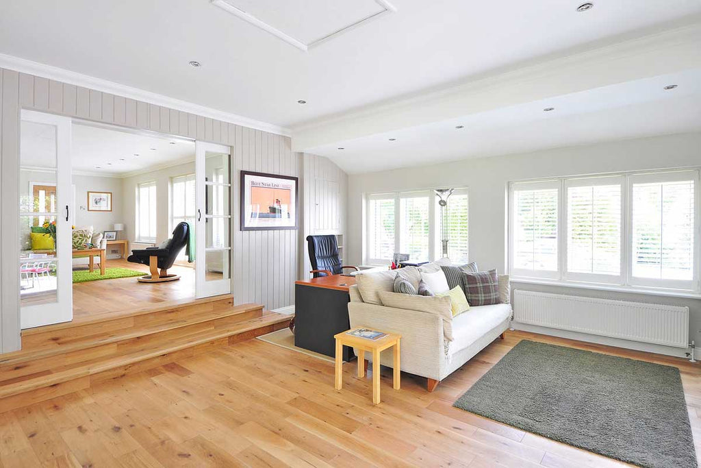 The difference of laminate flooring and hardwood flooring