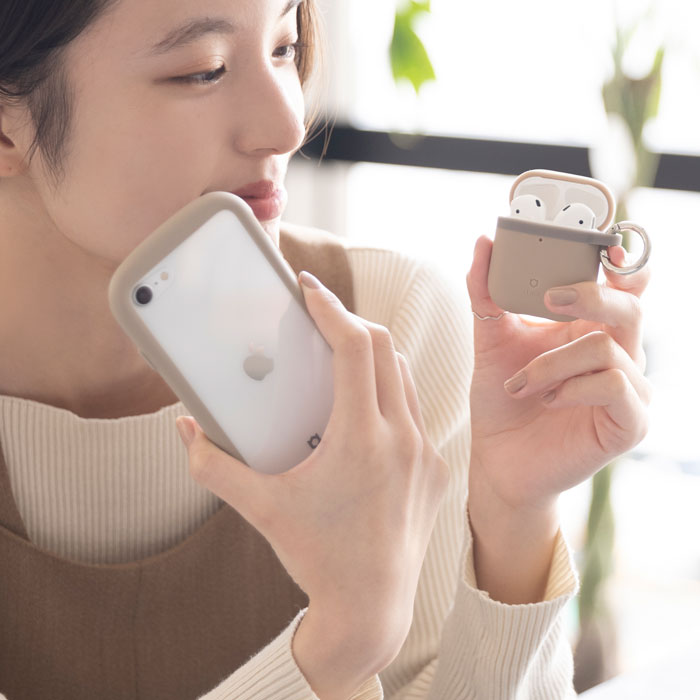 iFace Reflection AirPods ケースとiPhoneケースで統一感