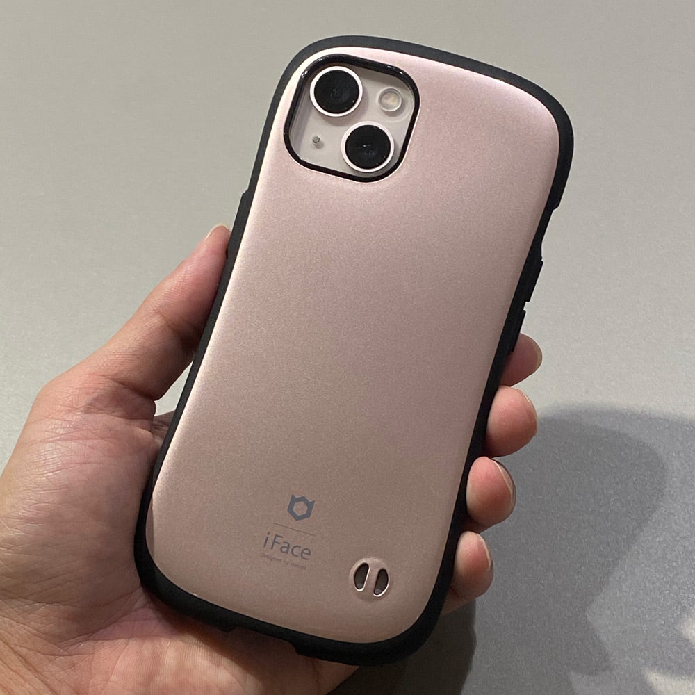 iPhone13 ピンクカラー 似合う コーデ ローズゴールド ケース