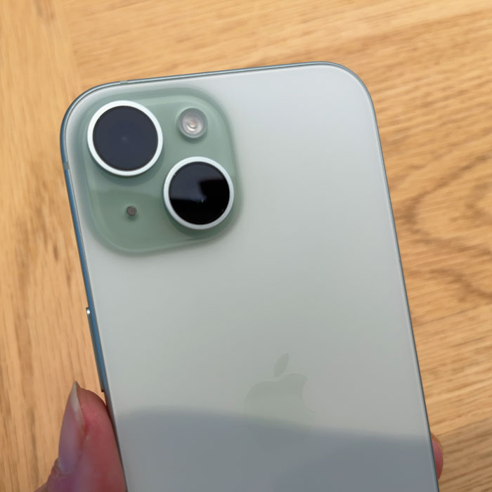 【実機レポ】iphone15のグリーン。カラーと合うスマホケースを紹介！