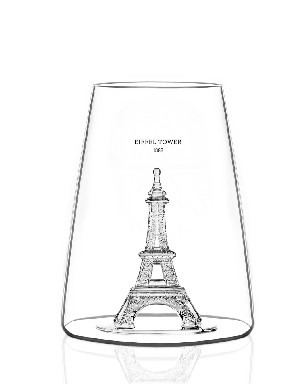 Détail du relief représentant la Tour Eiffel dans le verre Alaskan Maker