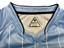Carregar imagem no visualizador da galeria, Camiseta Manchester City 2007-08 Le Coq Sportif - L/XL/XXL

