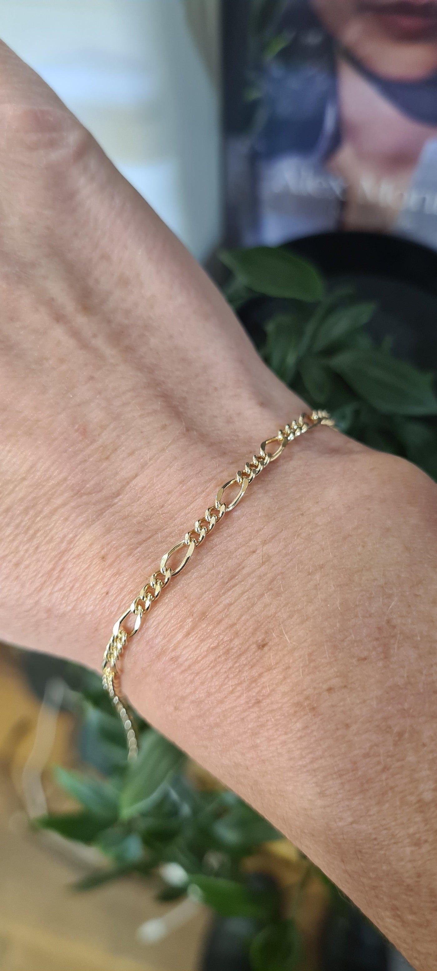 Second Hand 9ct Yellow Gold Figaro Bracelet 4106320  Est 1888   thbakercouk