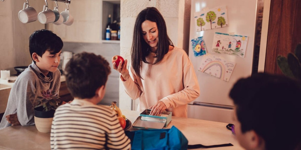 child-lunch-box-preparation