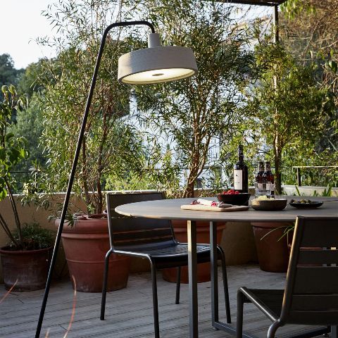soho-outdoor-led-floor-lamp-by-marset