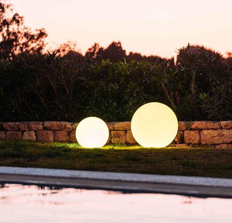 ball-bluetooth-outdoor-led-lamp-by-smart-and-green