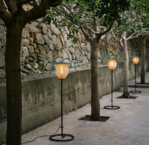 satellite-outdoor-floor-lamp-by-gubi