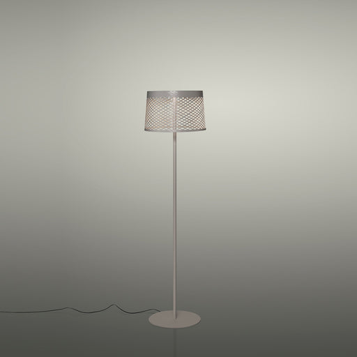 https://cdn.shopify.com/s/files/1/0503/4239/6071/products/twiggy-grid-outdoor-led-reading-floor-lamp-03_512x.jpg?v=1652319038