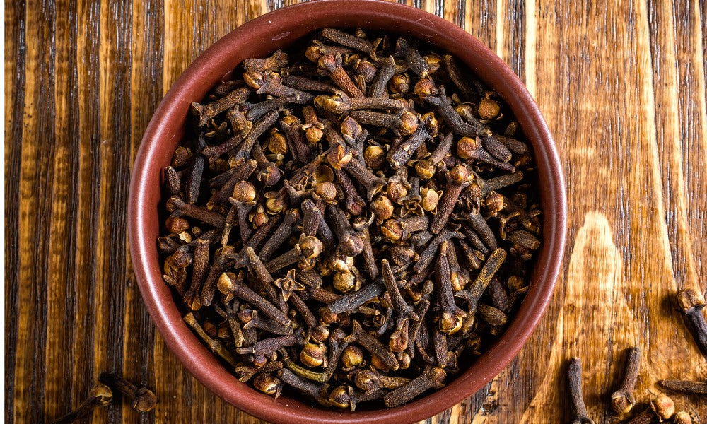 How to store whole cloves to preserve their freshness