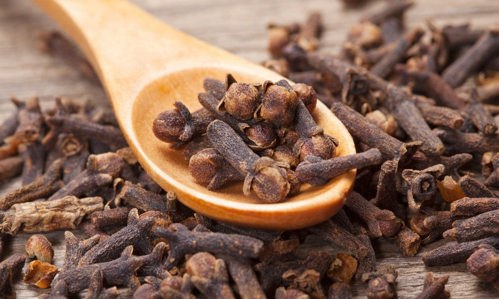 Natural remedies with cloves