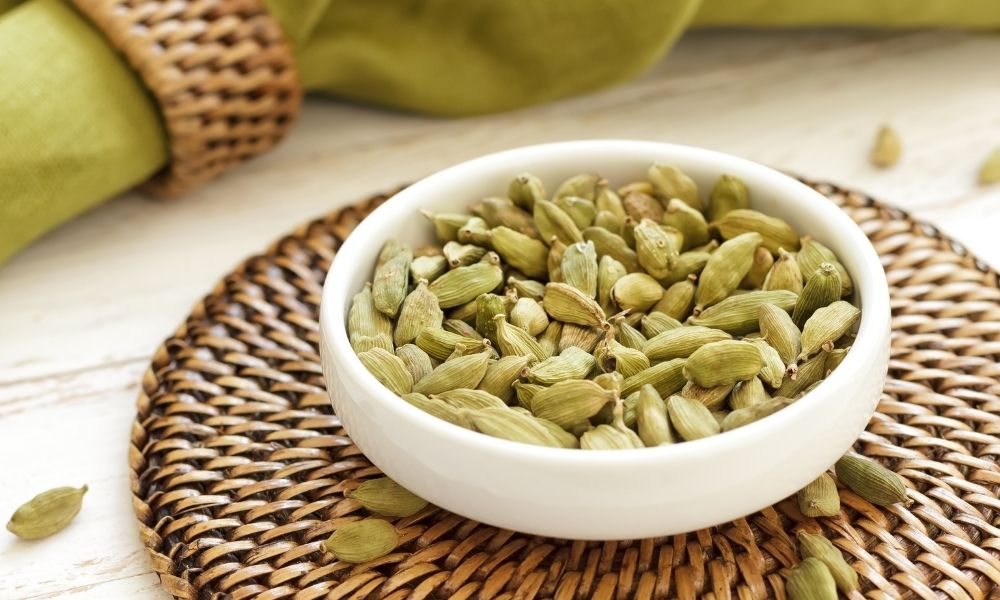 How Much Cardamom Should You Eat Every Day?