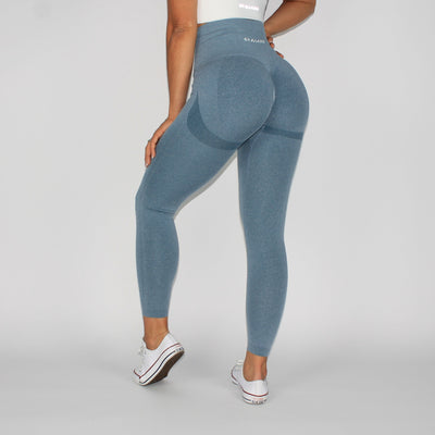 NEW Light Grey Seamless Scrunch Butt Leggings are now available online! 🤍